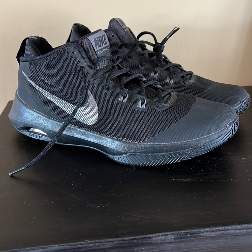Nike Air Versitile Mens Shoes